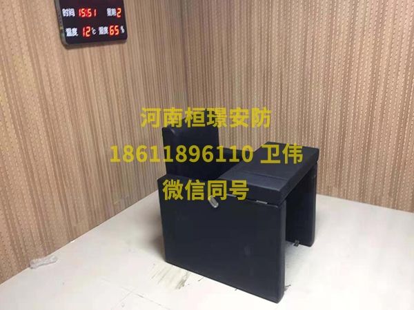 木制审讯椅与铁制审讯椅的对比！